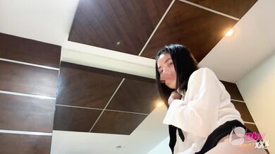 Tiny babe fucked in office suit (Full & Uncen in Fansly @BbwThaixxx)