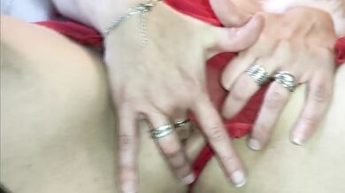 Scoop !! La Mère-Noël est en fait une petite salope avide de sperme !!