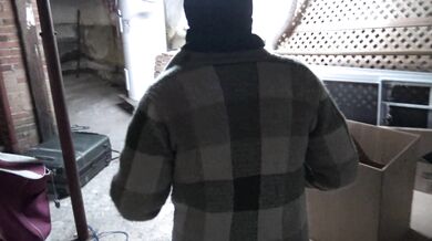 Un réfugié syrien mature a des relations sexuelles anales au sous-sol (SYRIAN REFUGEE)