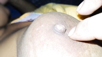 Nipple එකට දැප දෙනකොට එයාගෙ කෙදිරිය/Nipple play.