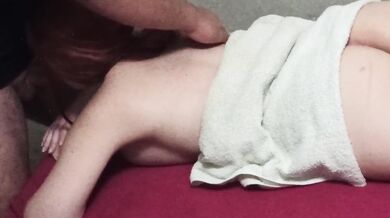 Gostosa foi fazer massagem e acabou fudendo com massagista