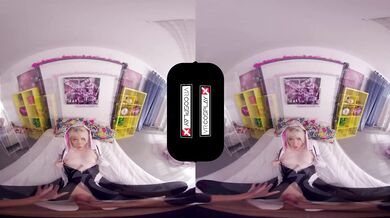 VRCosplayX Blonde Teen GF Gwen Stacy Uncovers Herself