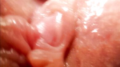 MILF playing pussy and clitoris (EXTREME CLOSE UP) - part.1