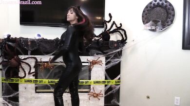 Janessa Brazil Catwoman Domination