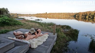 ROMANTIC REAL AMATEUR COUPLE OUTDOOR SEX BY LAKE / DANSK PORNO (PREVIEW)