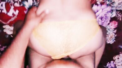 साथीको बुढीलाई उसकै घरमा गएर रातभरी चिकियो Sexy Nepali Wife