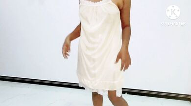 Sri lankan girl undressing ????ඇදුම් මාරු කරන ගමන් විඩියෝ කලා ????