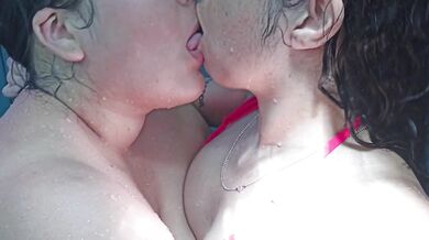 مجموعة أزاره لفتاتين مع قبلات ساخنة جدا ستجعل نكتك صعبة ????????