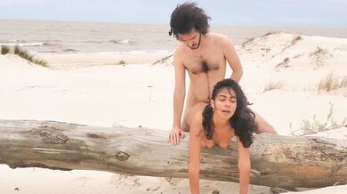 Me cojo a una nativa en playa paradisiaca