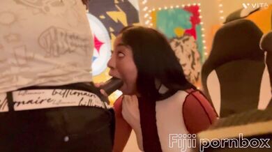 Streamer on sextpanther sucking dick while on the phone