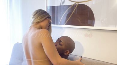 NEGÃO ROLUDO ATE ME WITHOUT MERCIFULNESS AND BREAKING INTO MY PUSSY PUNCHING HARD