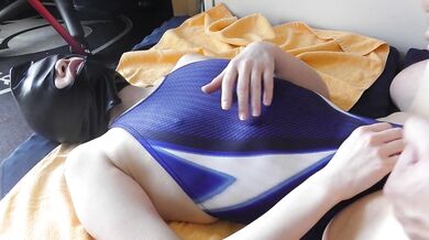 全頭マスク＆競泳水着姿でバック突き ナマ中出し