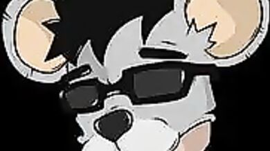 Minha madrasta com tesão me observa na cozinha e me pede pra foder a bucetinha dela