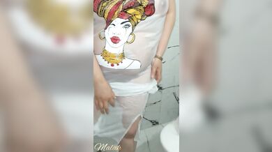 مغربية في الحمام