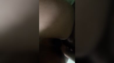 ගෙදර වැඩට ඉන්න අක්කගෙ පිටිපස්සෙන් දැම්මා