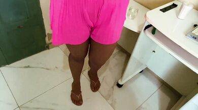 Vizinha Novinha me Pediu açucar e ganhou leite na boca, depois de ter sua buceta fodida com força