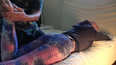 Belle maman baiser avec son beau fils et le laisse éjaculer dans sa chatte