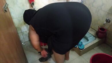 Fucking A Huge Ass Stepmom in Bathroom!