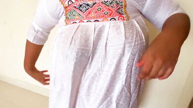 انتهى ''عيد ميلاد'' لزوجة الأب BBW الشابة بالحيوانات المنوية من ربيب على كسها ومؤخرتها الضخمة