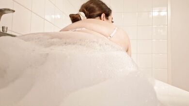 Big Ass in bath twerking slow