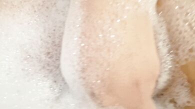 Big Ass in bath twerking slow