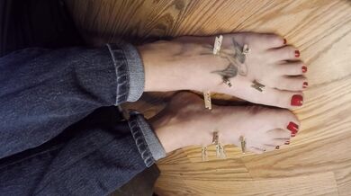 Foot Fetish Chic: The Sensational Seduction of Toe-Tantalizing Clothespins!