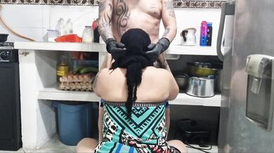 من همسایه مطلقه ام را برای ناهار دعوت کردم و در نهایت تمام روز رابطه جنسی داشتیم????????????