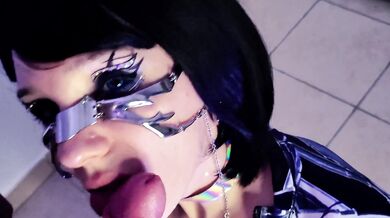 Halloween: I suck it like a cyborg and get it in my face ????