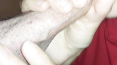 azeri seks xala spermanin agzina tokulmeyinden hezz alib sikini yalayir