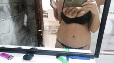 شرموطة مصرية بزاز كبيرة ملبنة???????? مؤخرة كبيرة بدها تتناك