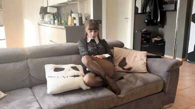 Mercoledì Addams viene sorpreso con una scopata e sperma (dialoghi ita)