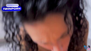 Italian girl gives a blowjob with lots of cum in her mouth that drips from all sides!