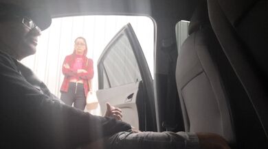 Punheta arriscada na rua para estudante em público.