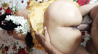 Choti ne apne step brother se jhuka kar marwayi gaad