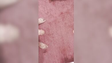 زن مستاجر به صاحبخونه میگه انگشت که تو کونم میکنی کسم تنگ تر میشه (پر از حرفای سکسی و آه و ناله)