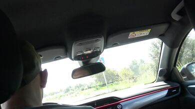 Une jeune pute Algerienne veut baiser le chauffeur de taxi