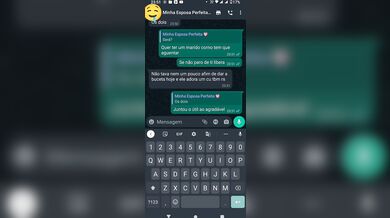 Corno me liberou pra sai com meu amante e quis saber todos os detalhes, corno gozou na minha boca