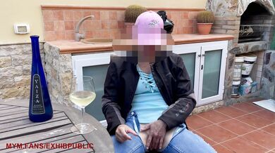 orgasm with a bottle, long live the aperitif