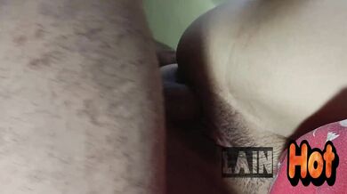 Estaba aburrida hasta que me encontré a mi vecino en la sala