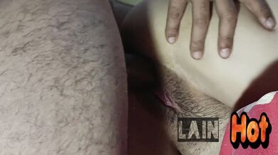 Estaba aburrida hasta que me encontré a mi vecino en la sala