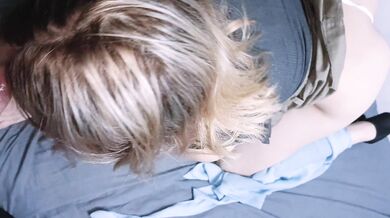 زوجي في العمل فذهبت الي جاري ???? كنت اشعر بنار في كسي ???? فاطفأها