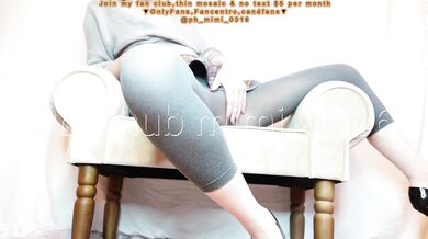 [Urinating and peeing scene] Wearing gray leggings and no pants suction masturbation. It feels so go