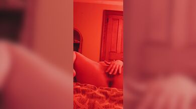 Pretty babe reaches an orgasm under neon lights