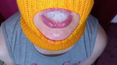 زن شوهر دار یه دل سیر کس میده و ساک میزنه آخرشم آب کیر قورت میده (کاملا داستانی و پر از حرفای سکسی