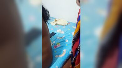 අල්ලපු ගෙදර නන්ගි ගෙ මහත්තයා වැඩට ගියාට පස්සෙ ගෙට පැන්නා