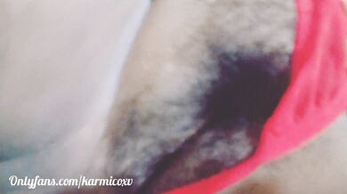 Ella se folla a alguien mayor en medias de maya y tanga roja. Culona gordibuena mexicana