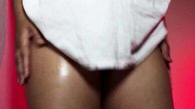 Saudi slut shows her big ass