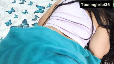 خلط ابن الزوج بين كلمة "تدليك" وكلمة "جنس". كانت زوجة الأب ساخنة ومتفاجئة