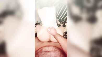 اصرار کردم بکنه تو کونم با کیرش محکم زد رو کصم با لرزش ارضا شدم /shaking orgasm