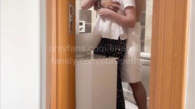 part 1 köyden gelen dayısının üvey türbanlı bakire kızını banyoda sikiyor konuşmalı türk ifşa